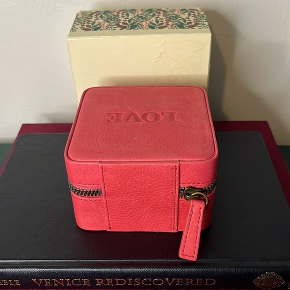 American Leather Co Pink Leather LOVE Travel Size Zip Square Jewelry Orgranizer - Picture 5 of 11